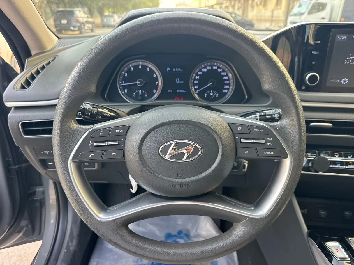 Car image 17