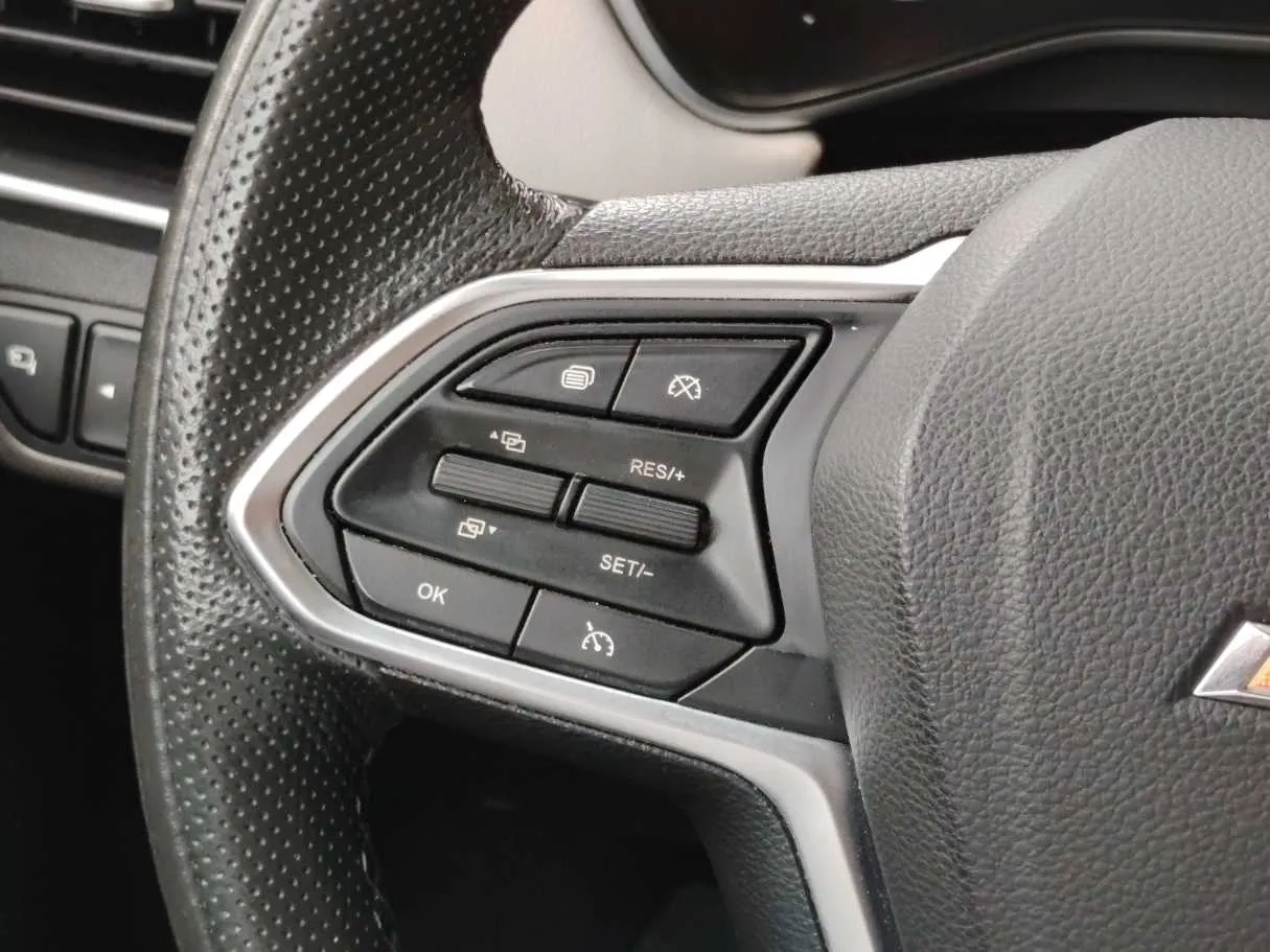 Car image 26