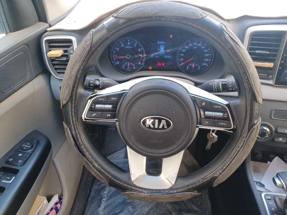 Car image 16
