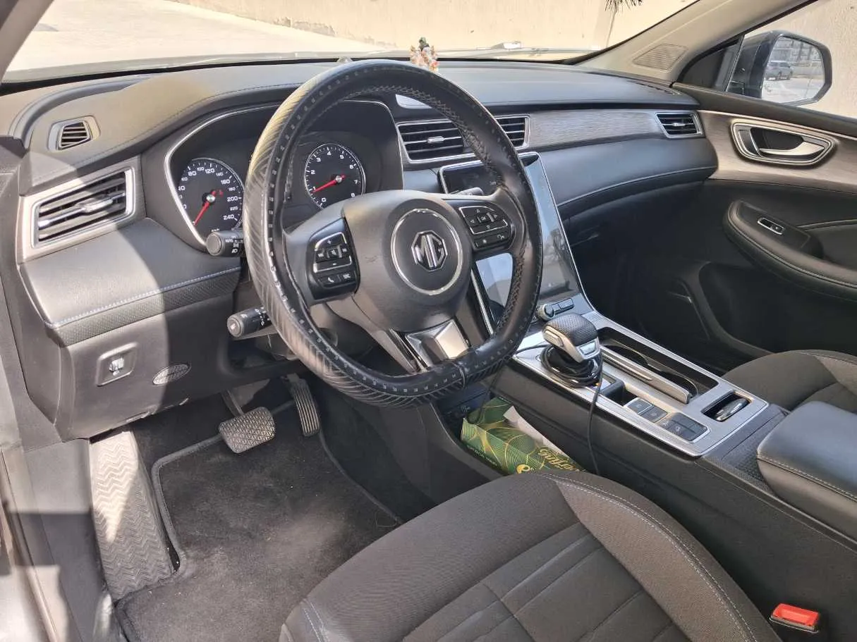 Car image 8