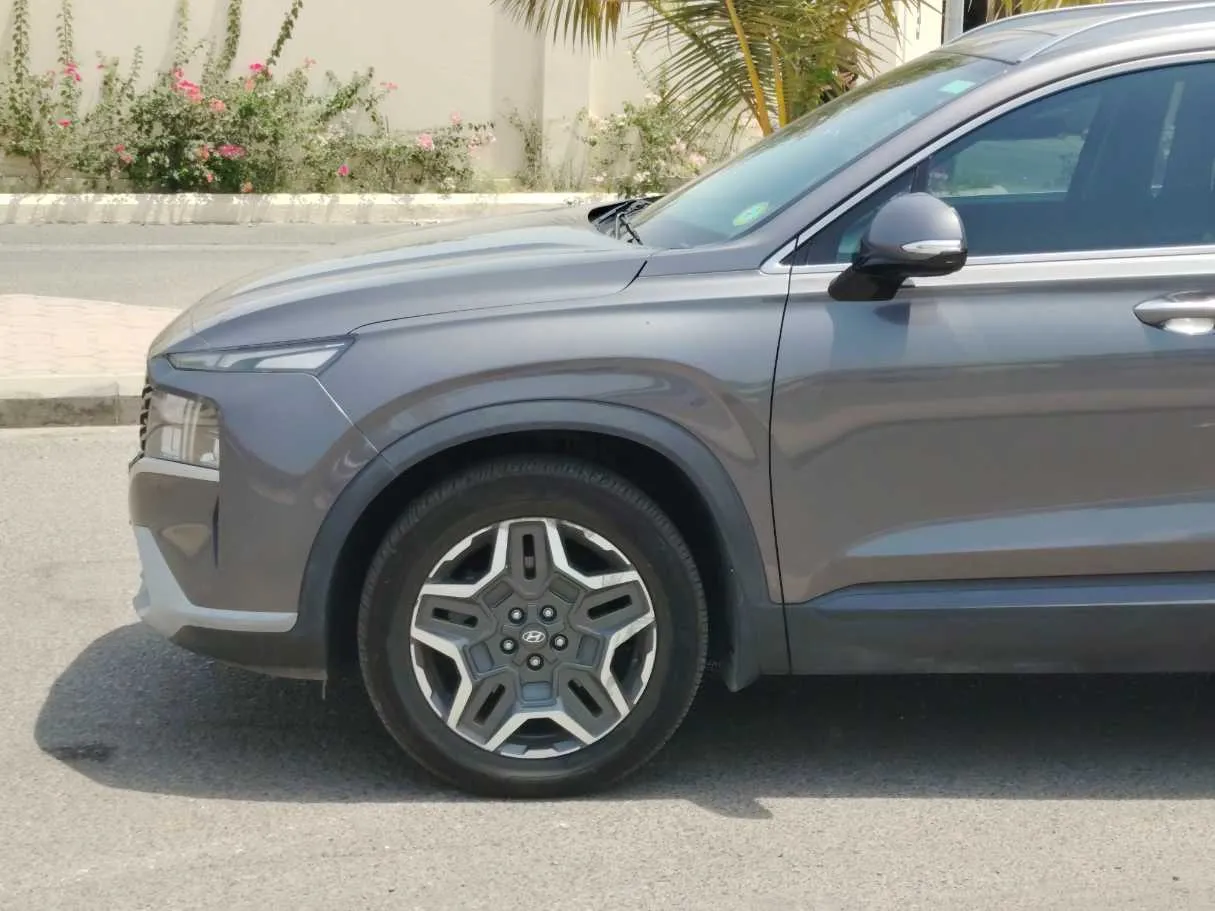 Car image 9