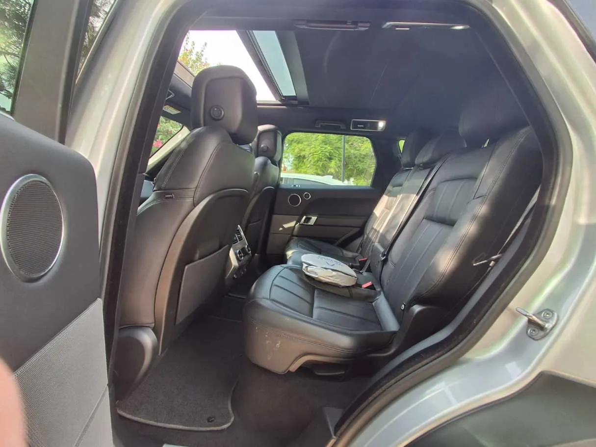 Car image 13