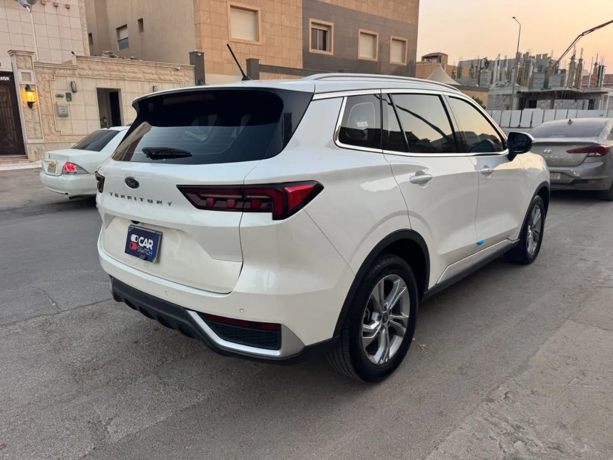 Car image 5
