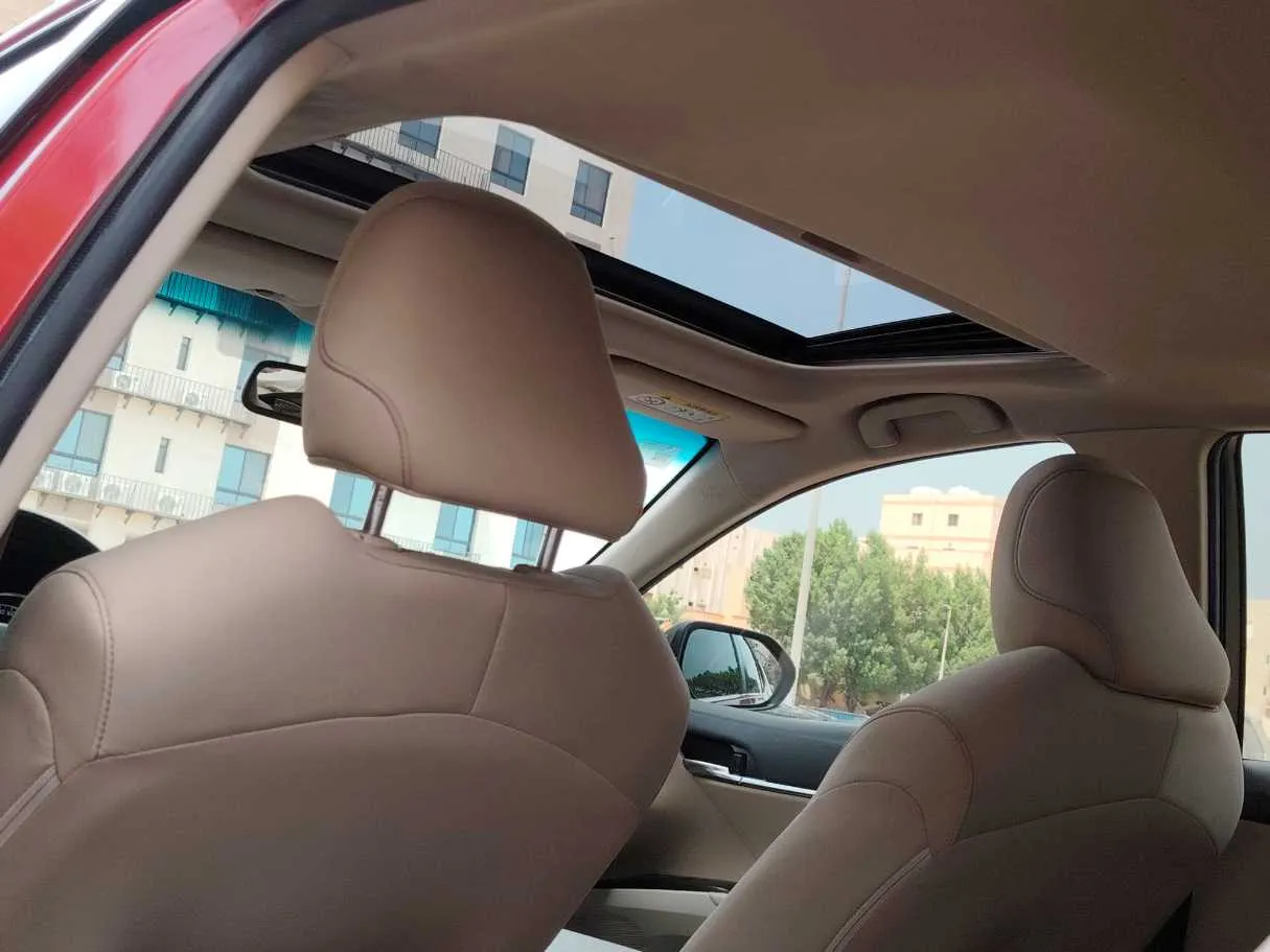 Car image 15