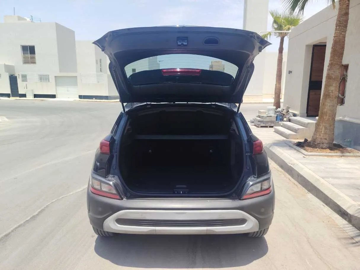 Car image 25