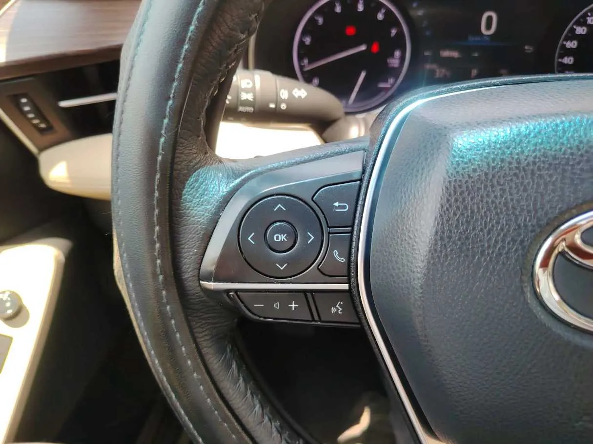 Car image 34