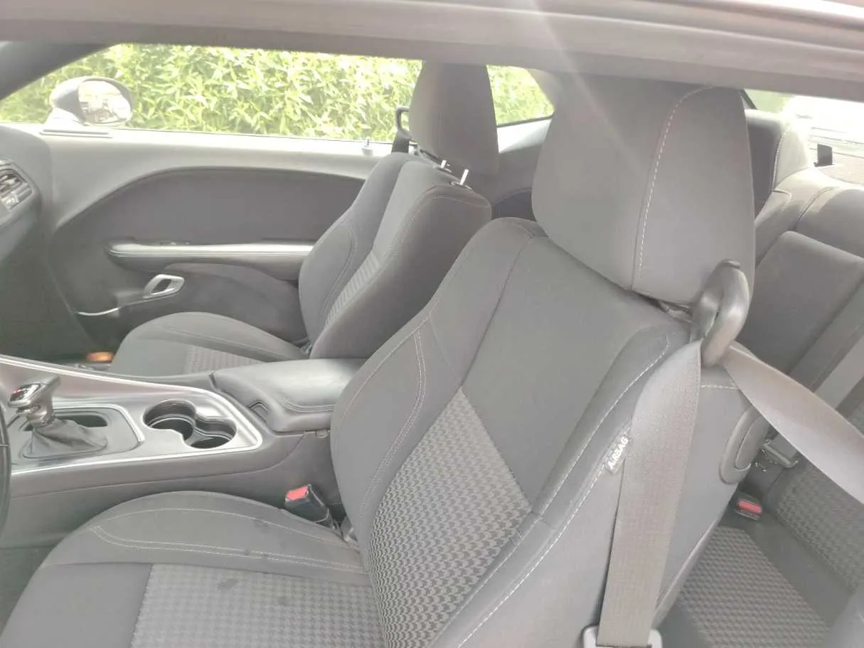 Car image 17