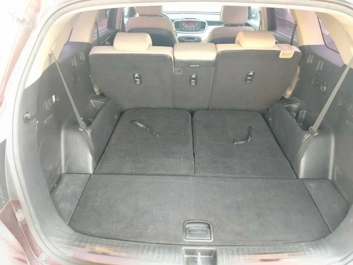Car image 27