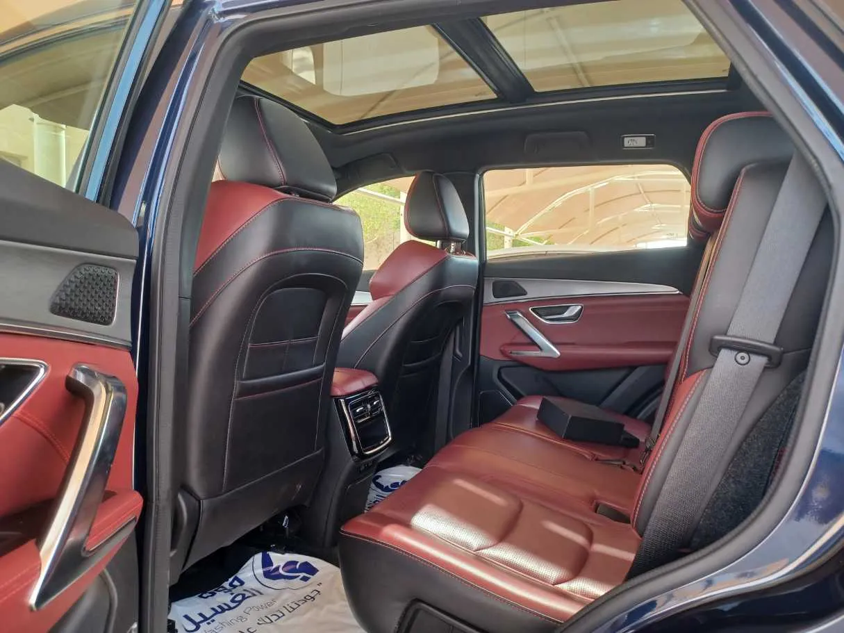Car image 15