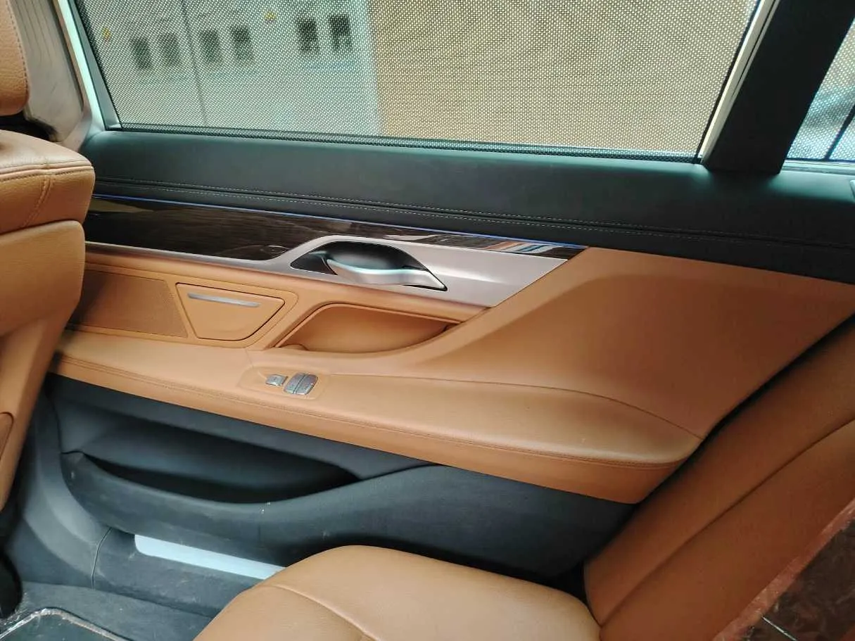 Car image 40