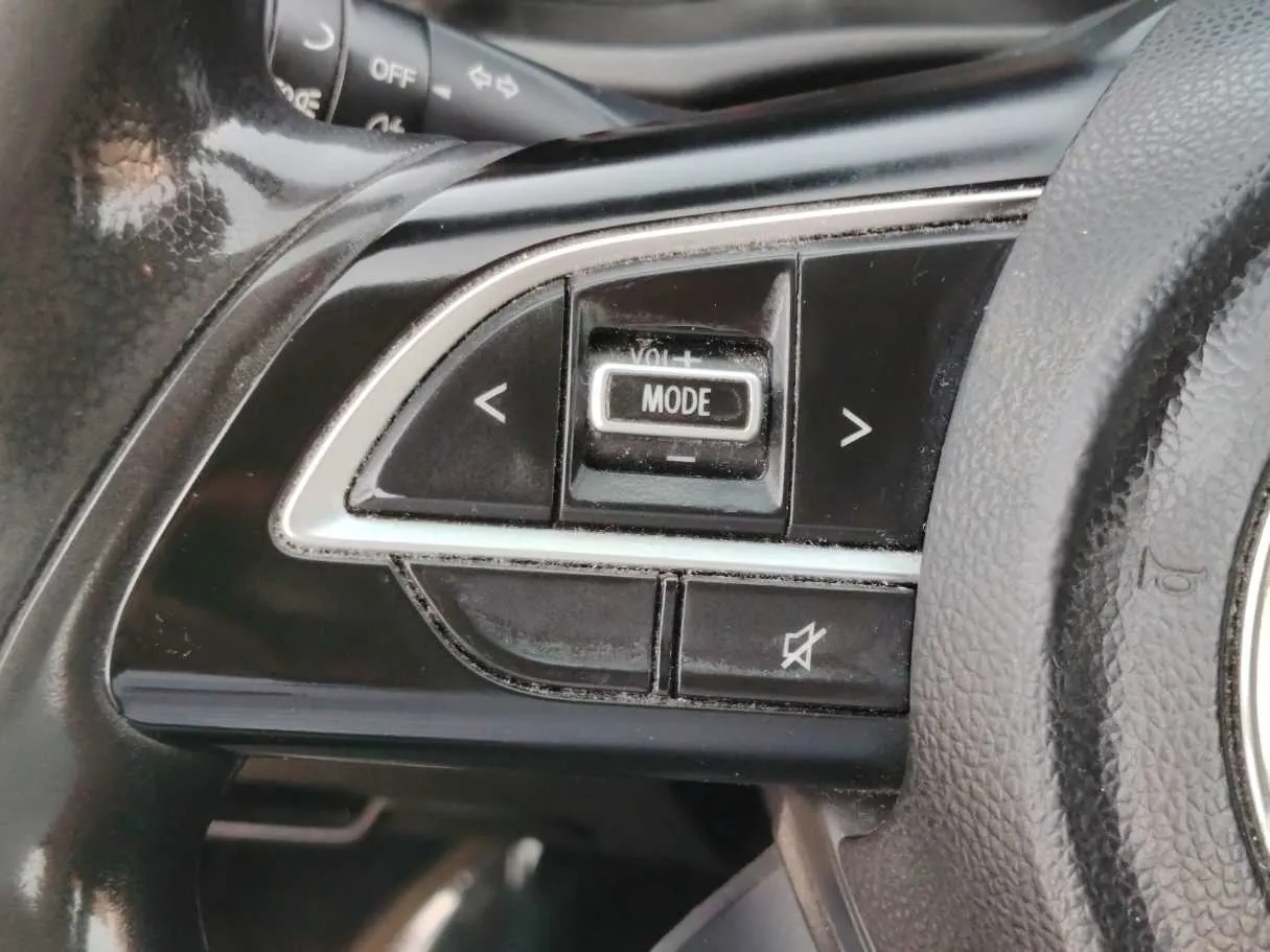 Car image 26