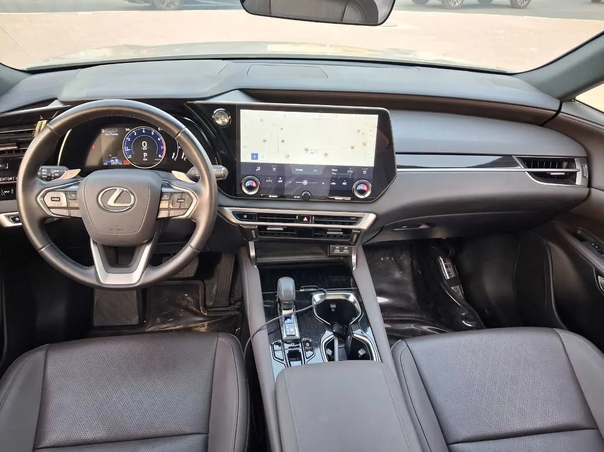 Car image 15