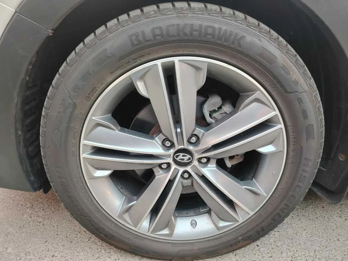Car image 10