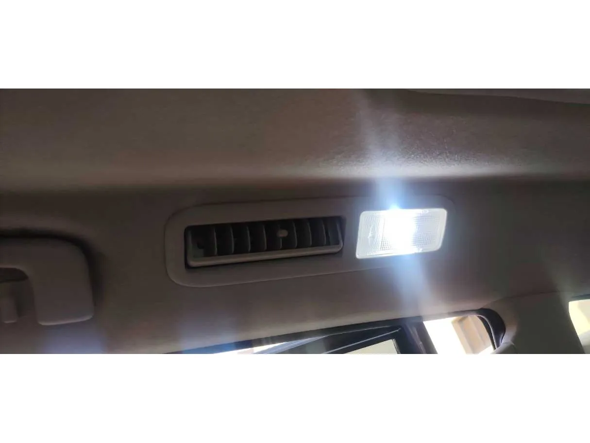 Car image 30