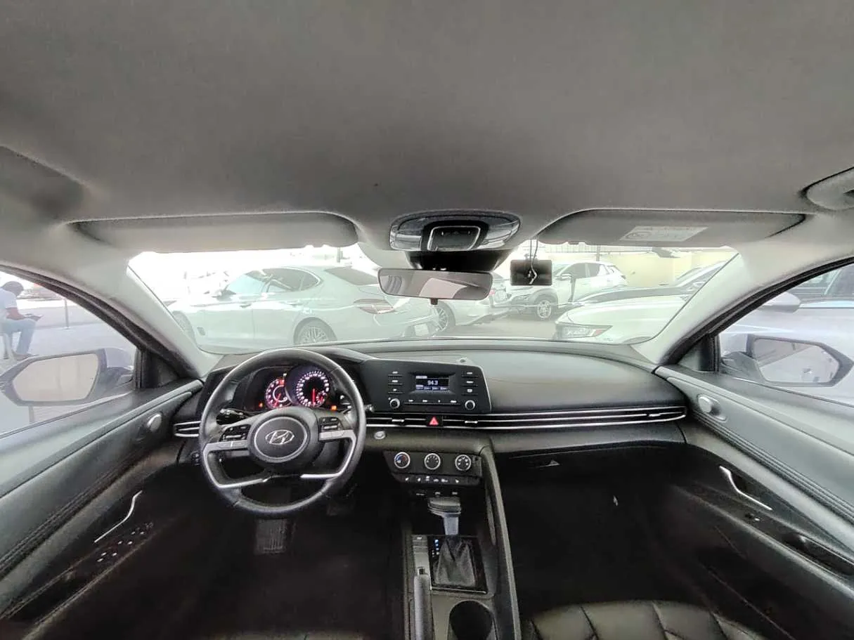 Car image 17