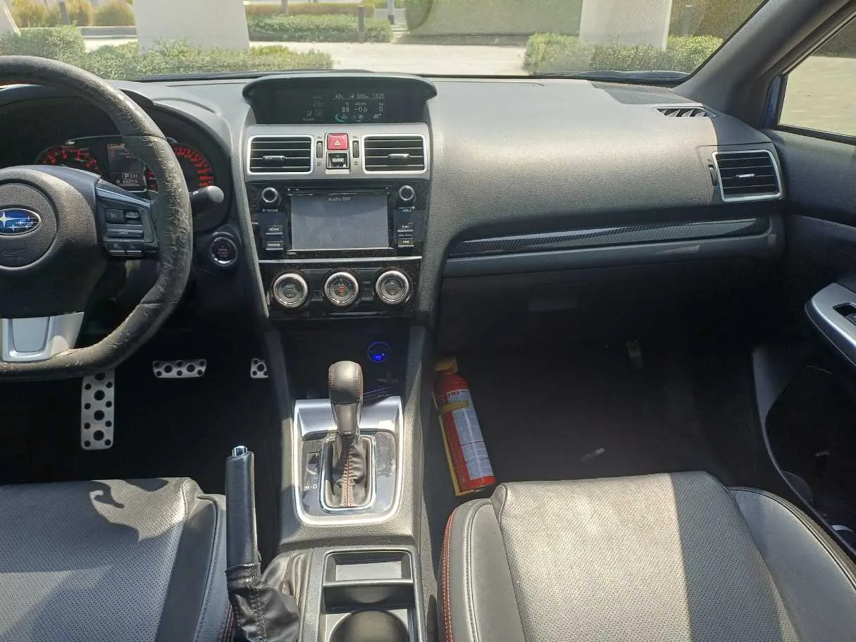 Car image 15