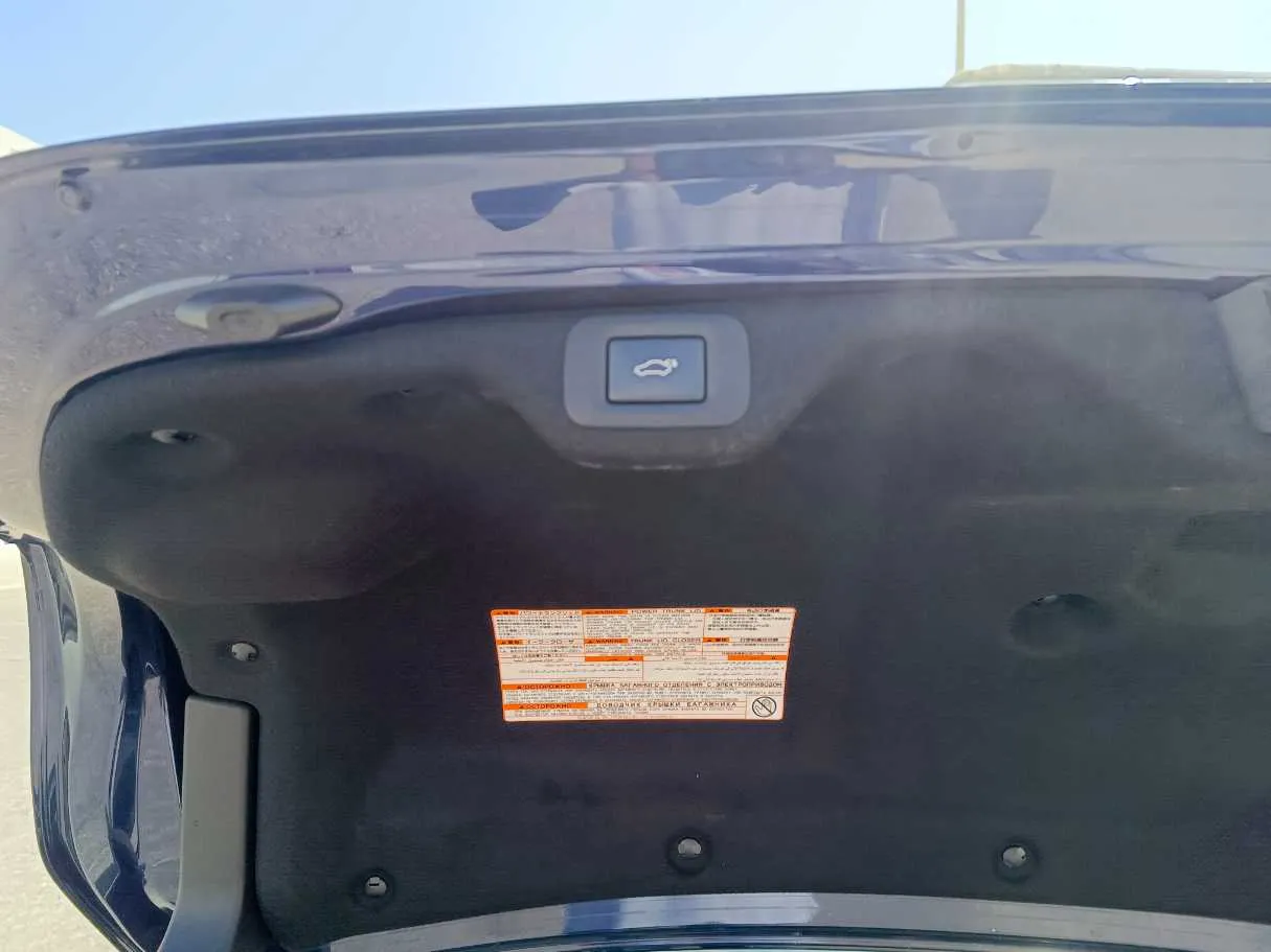 Car image 27