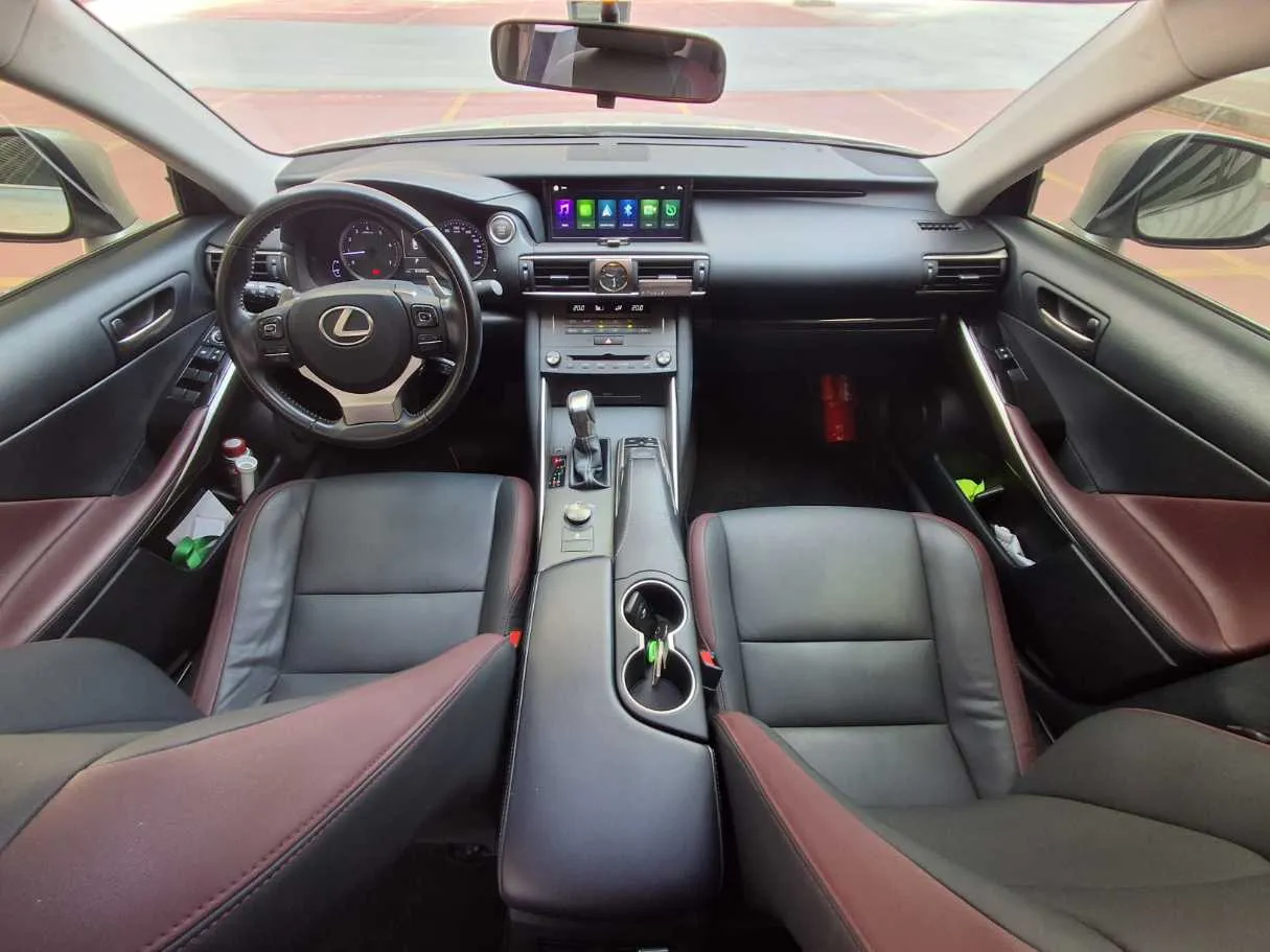 Car image 18