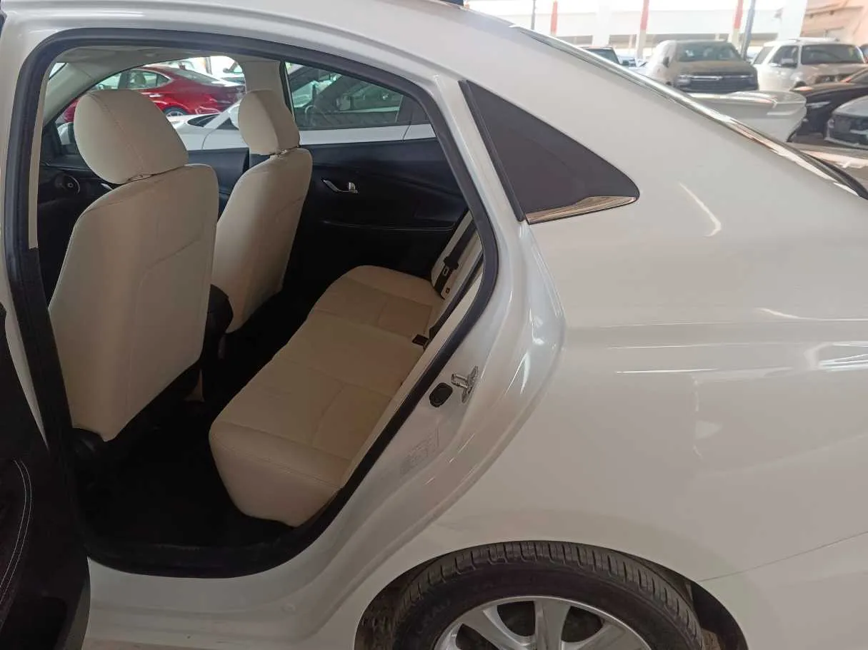 Car image 16
