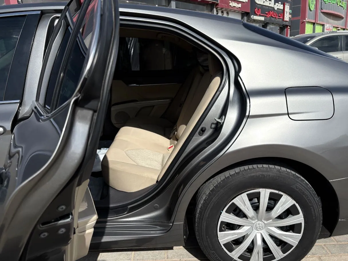 Car image 15