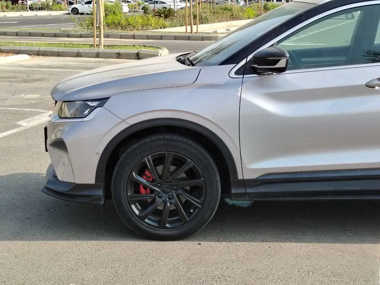 Car image 9