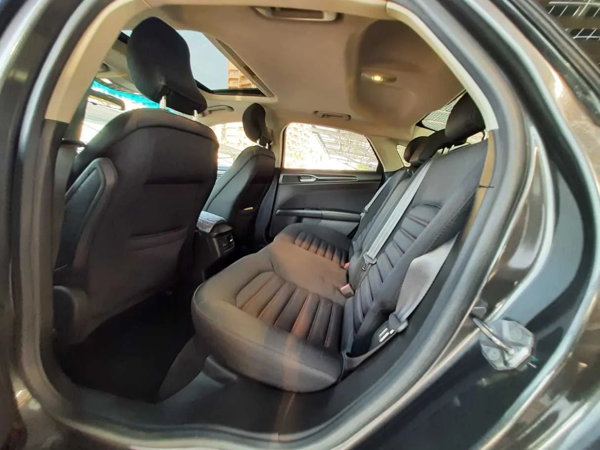 Car image 13