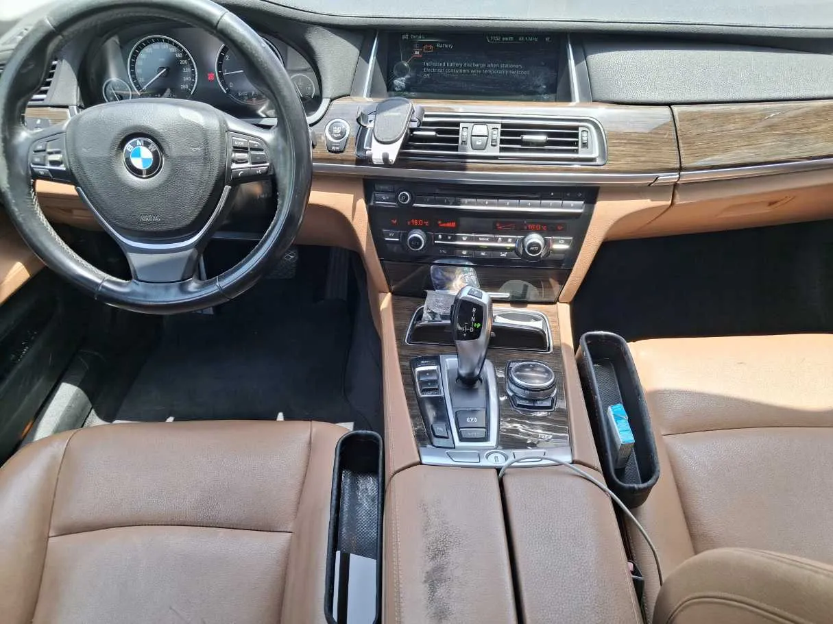 Car image 16