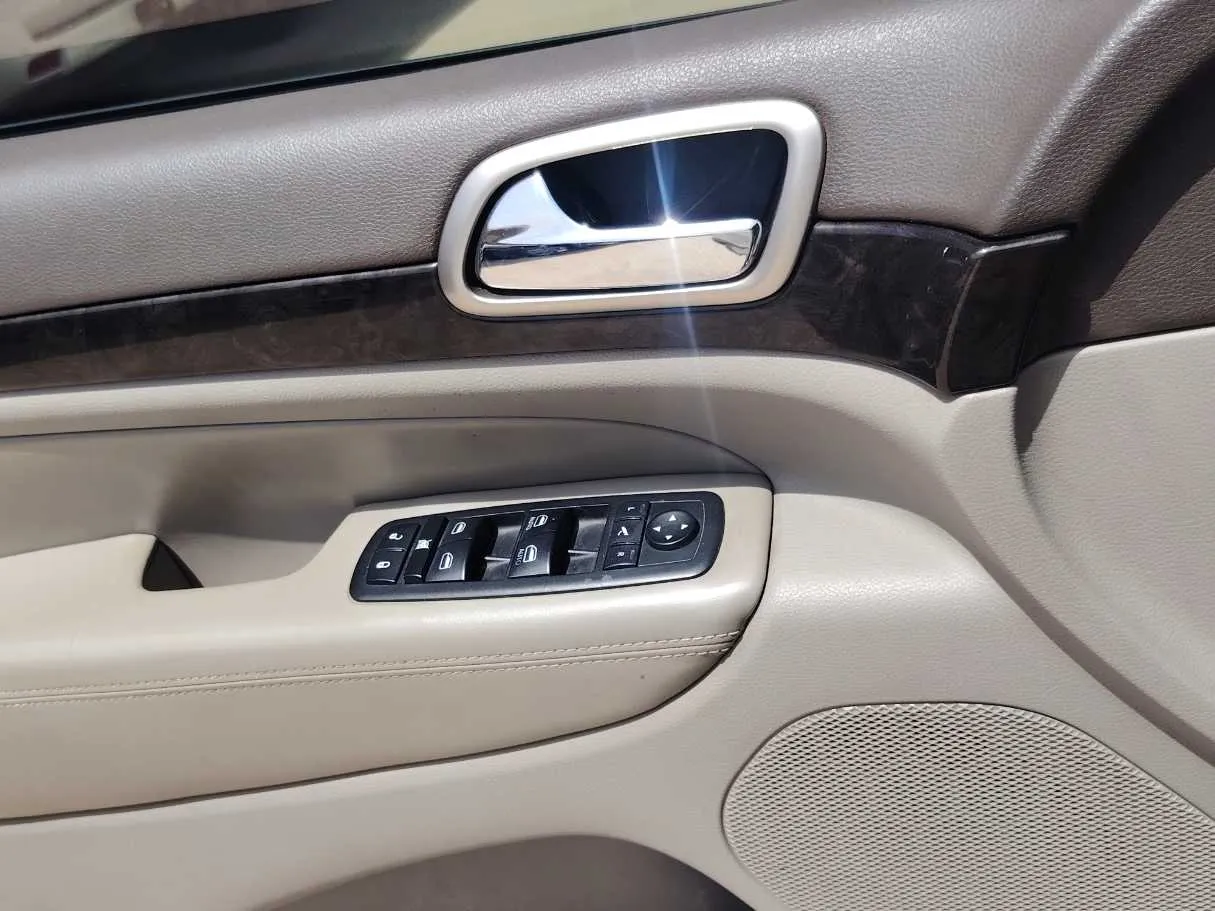 Car image 25