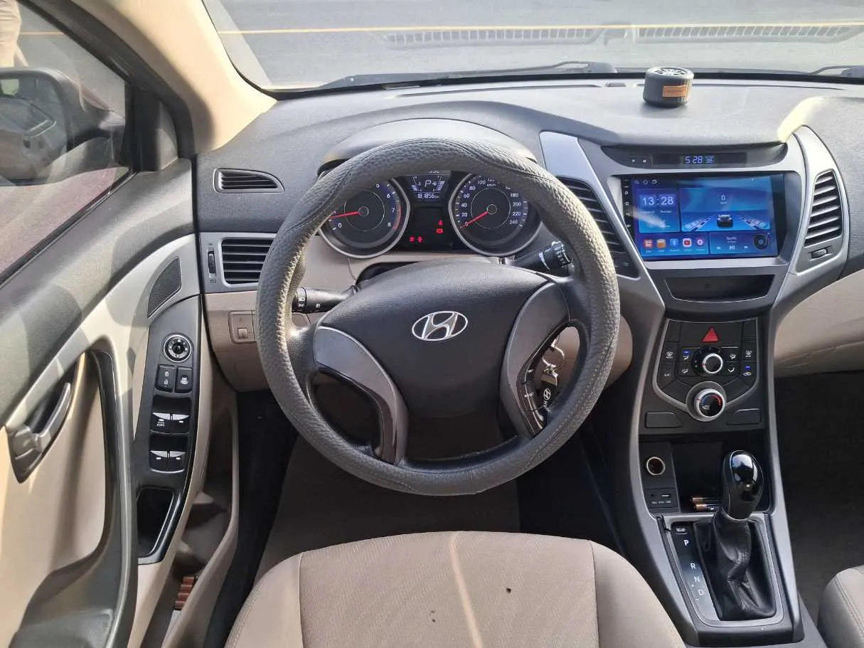 Car image 14