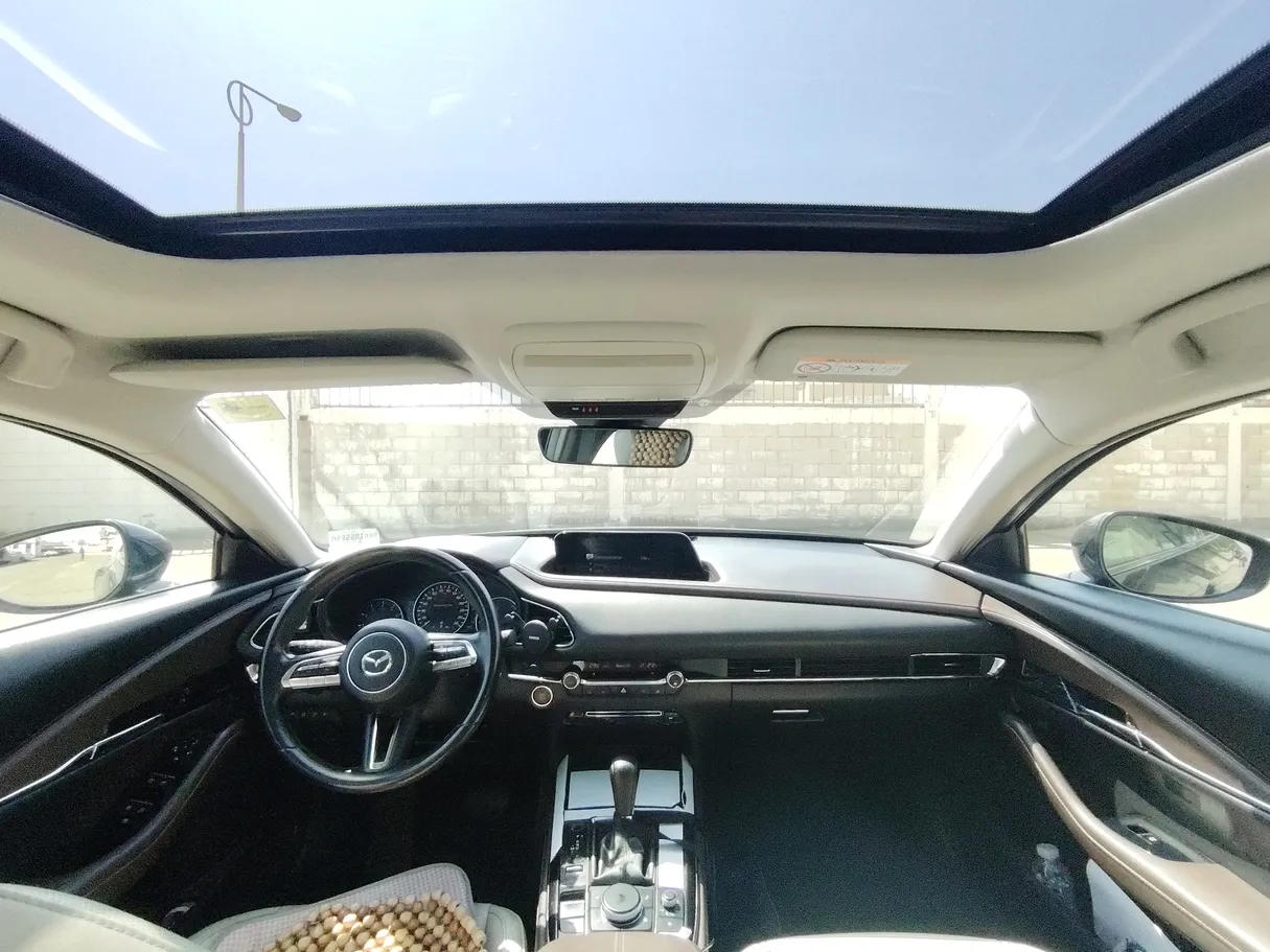 Car image 17