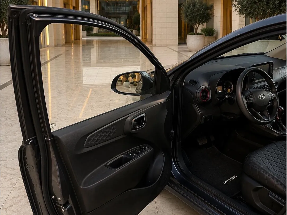 Car image 10