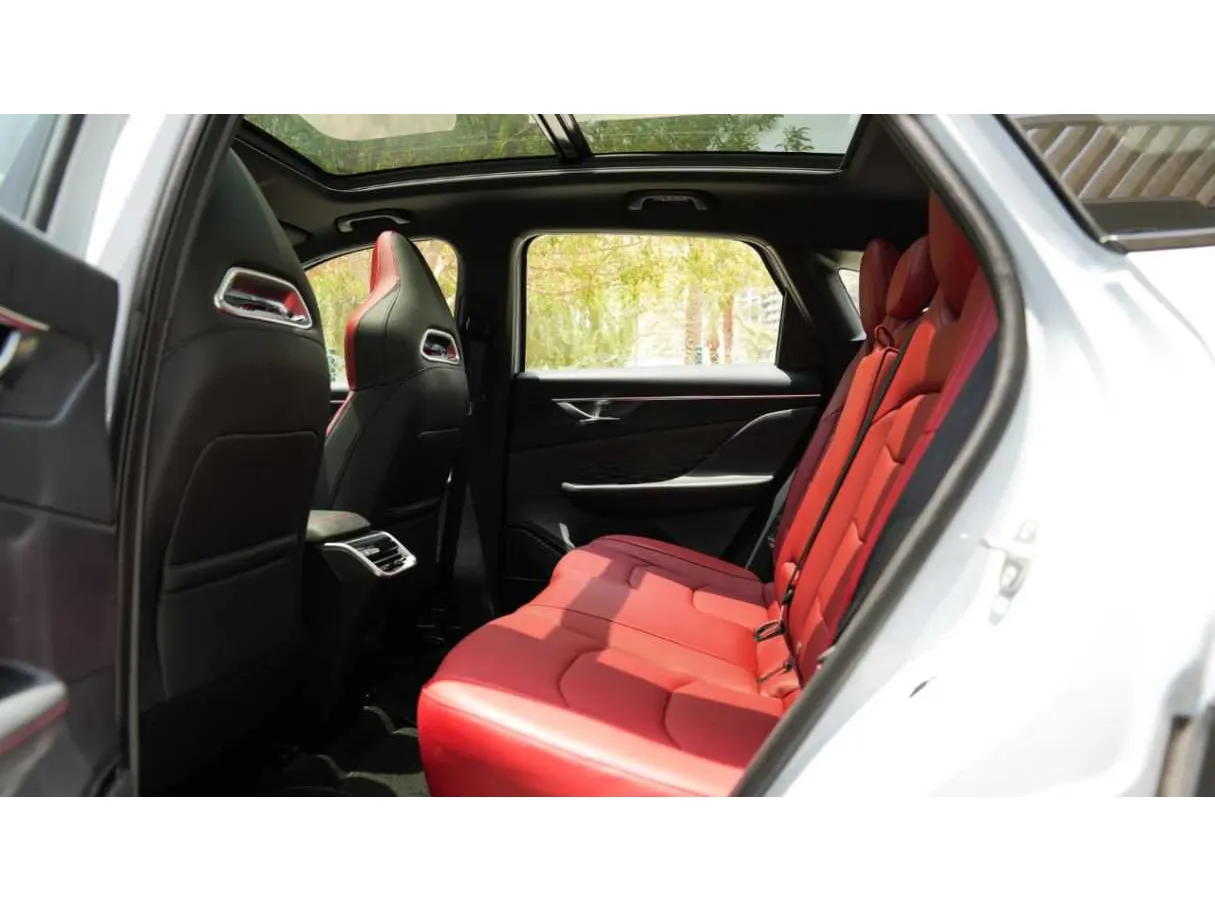 Car image 13