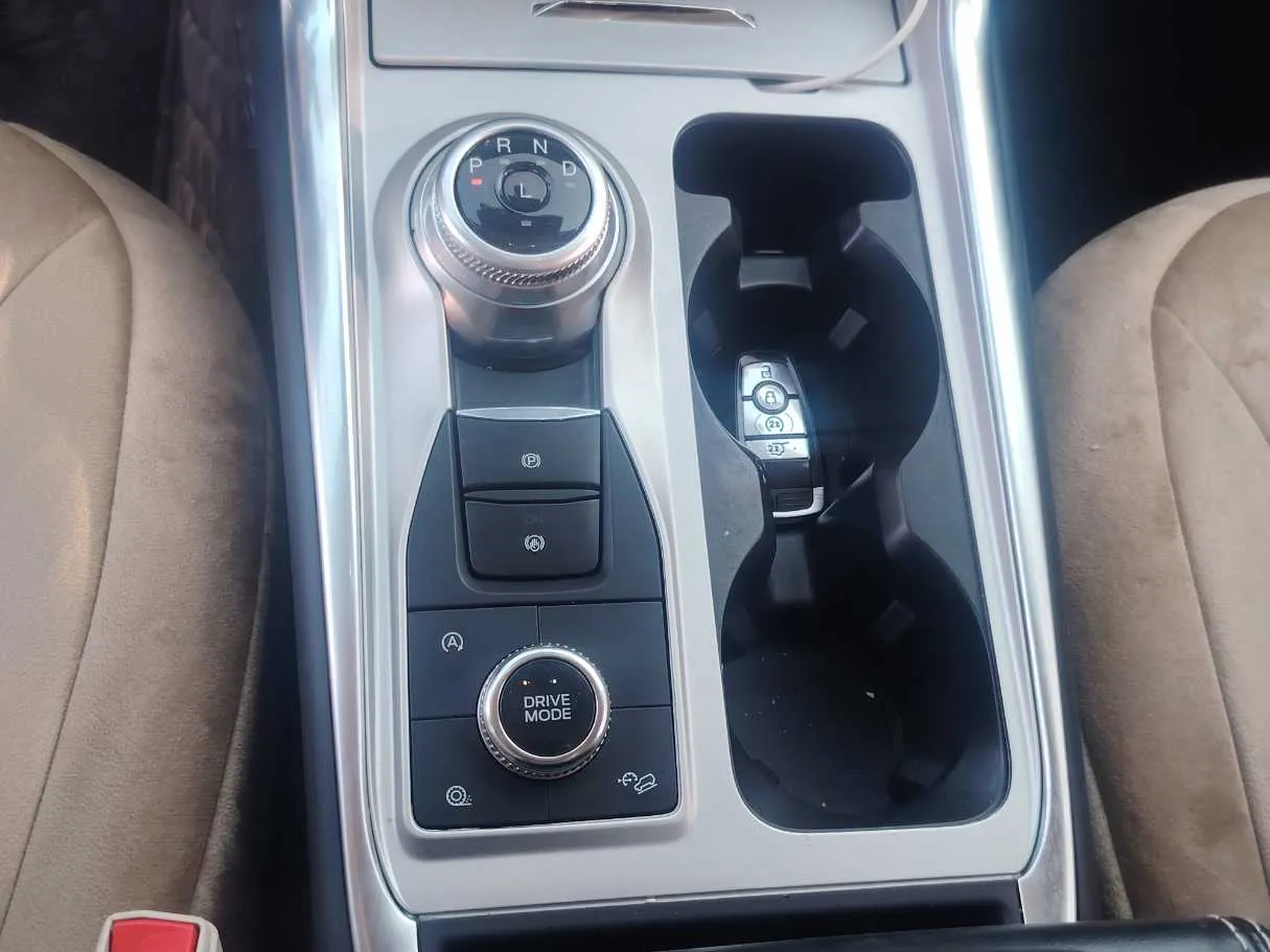 Car image 18