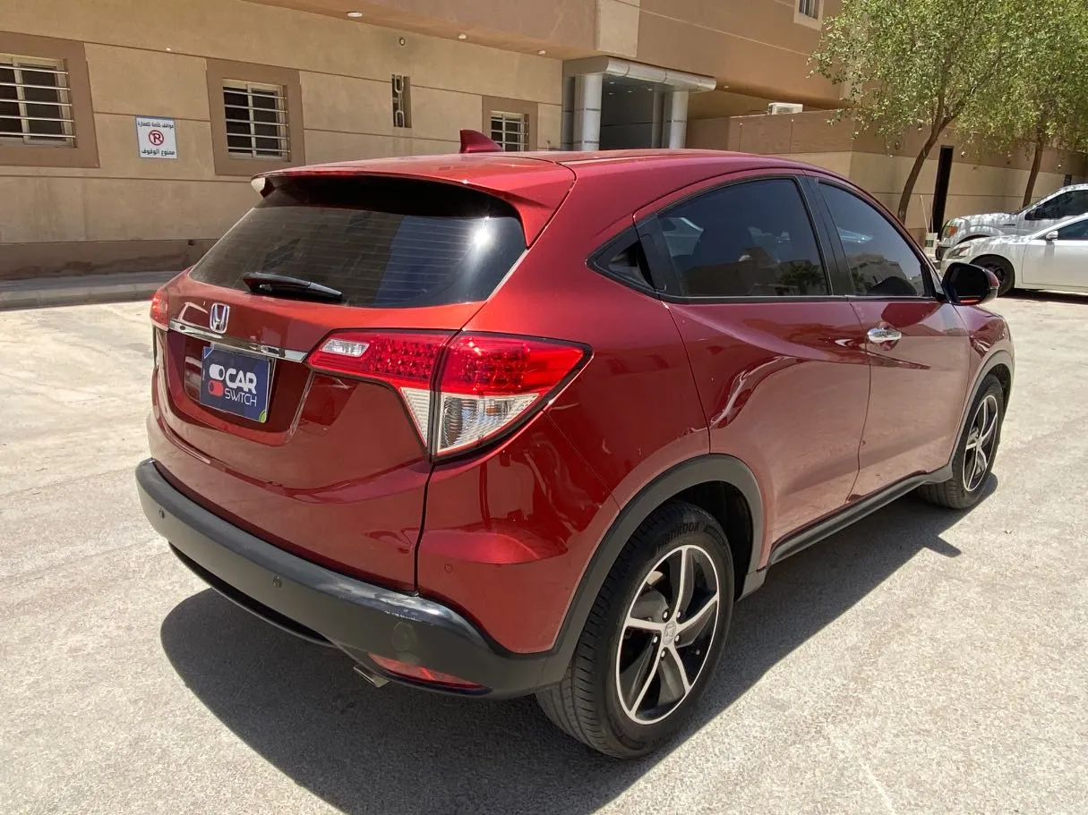 Car image 5