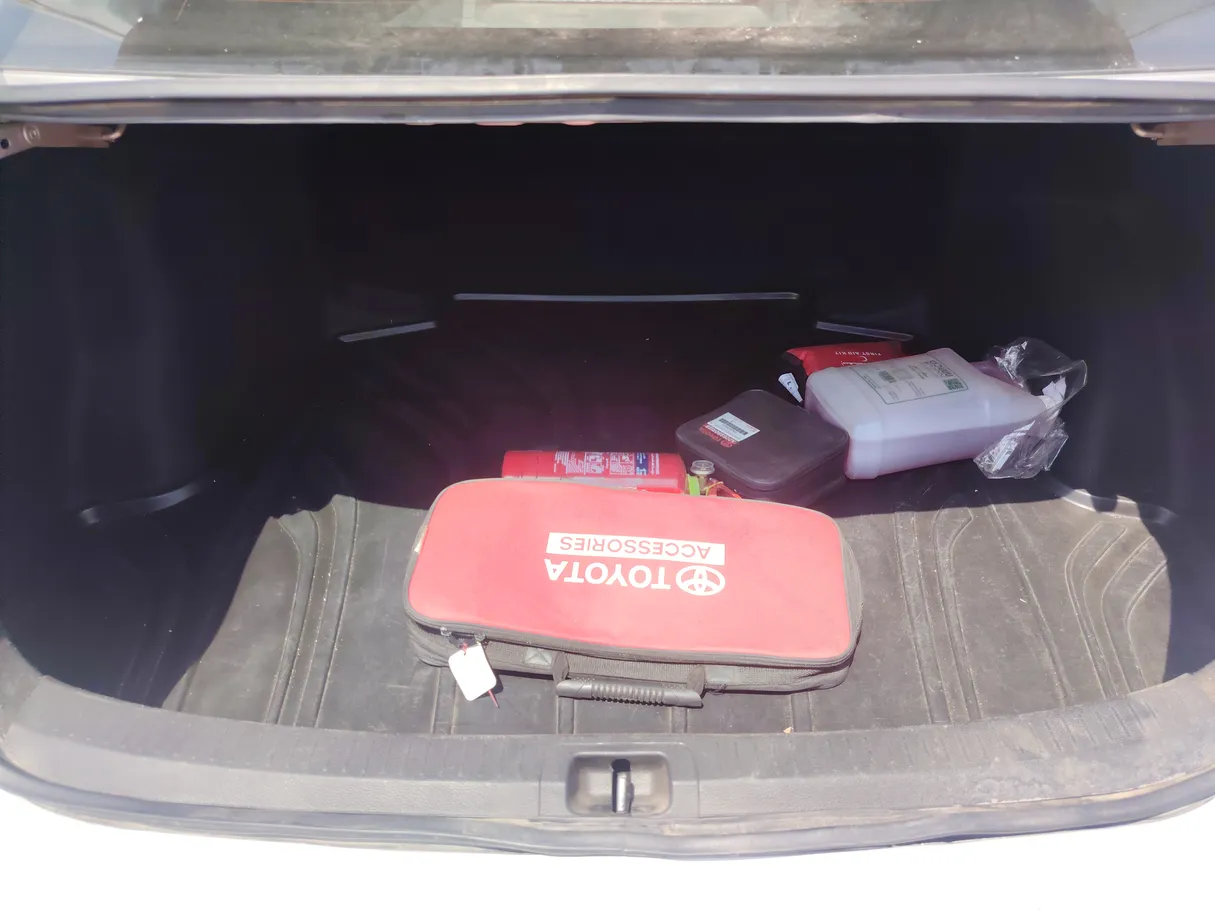 Car image 27