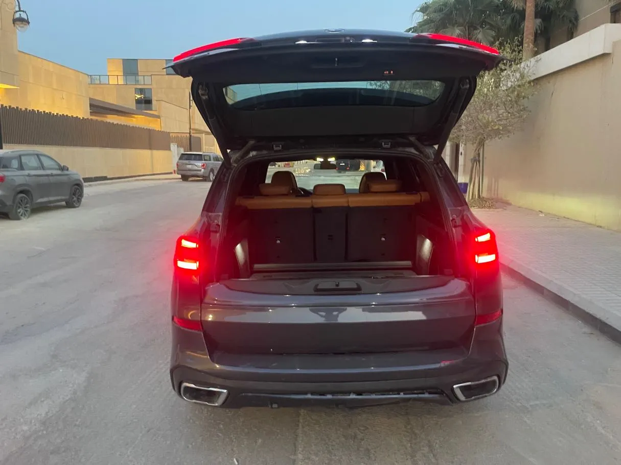 Car image 22