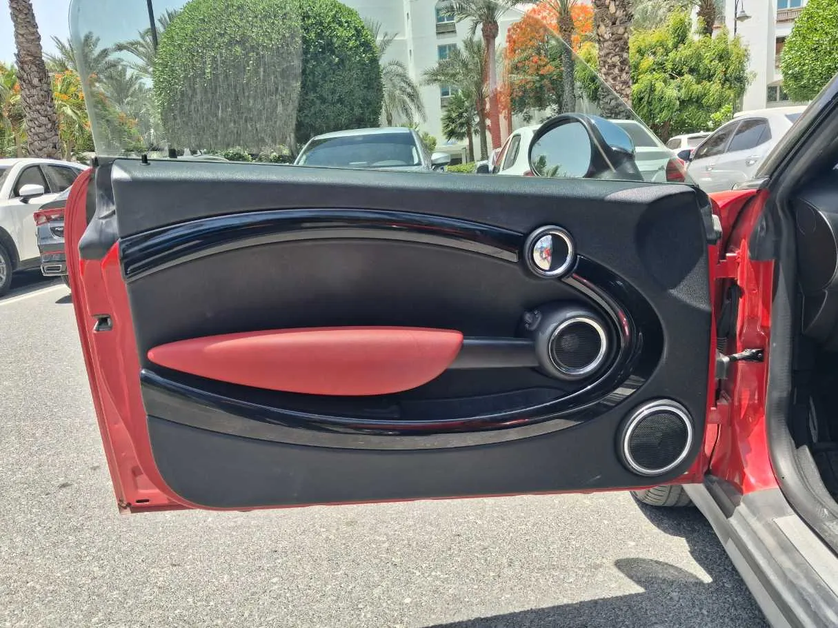 Car image 10