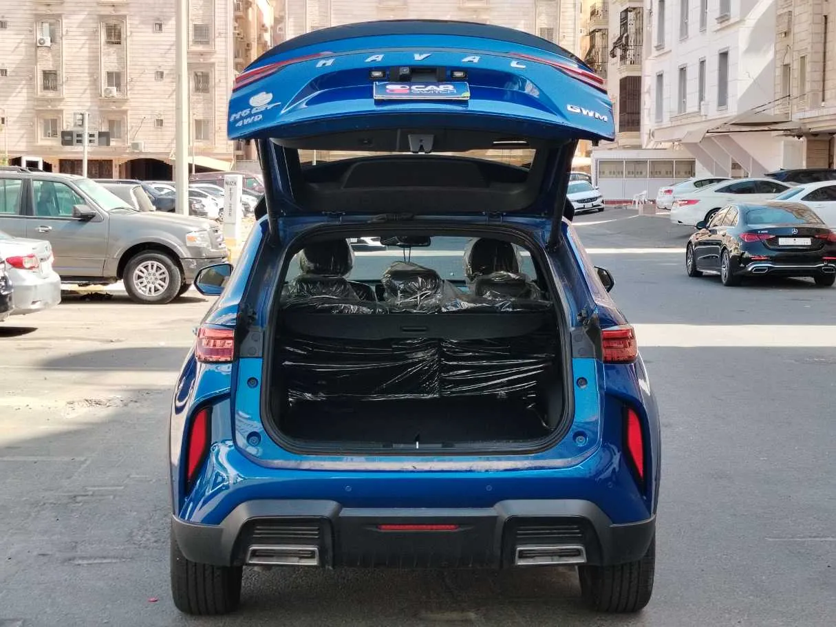 Car image 25