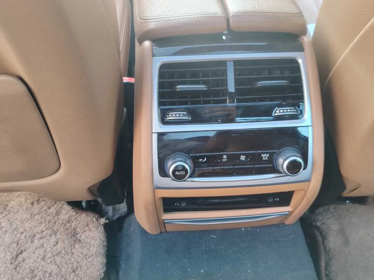 Car image 31