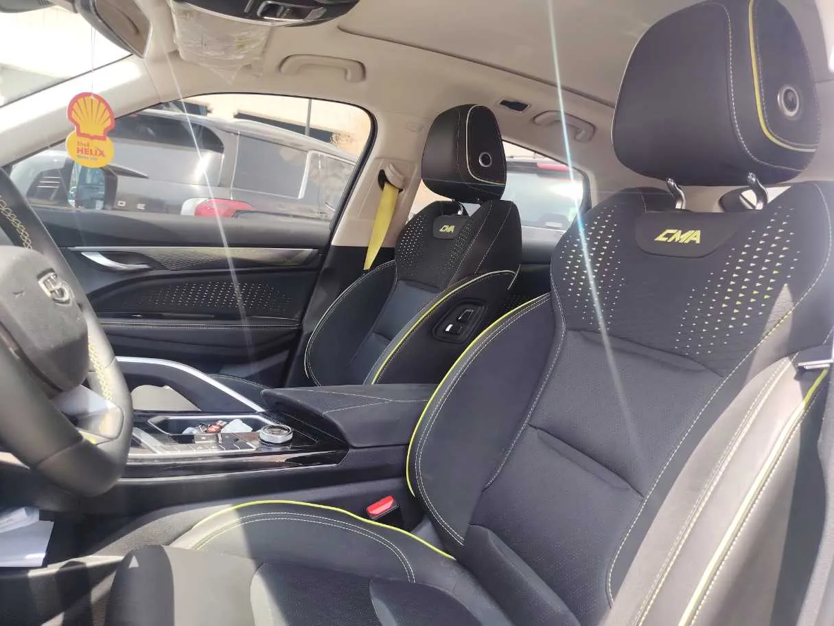 Car image 13