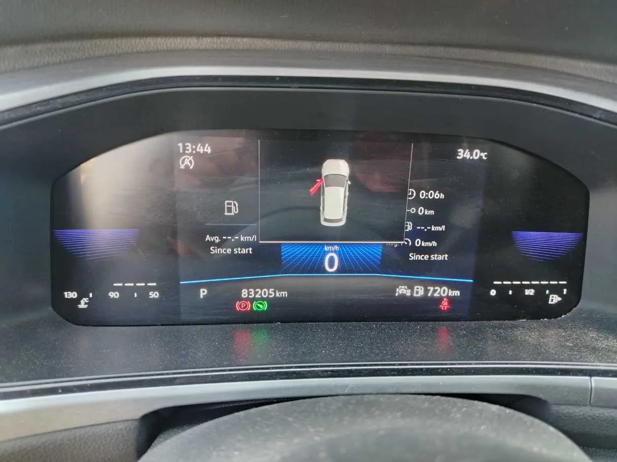 Car image 26