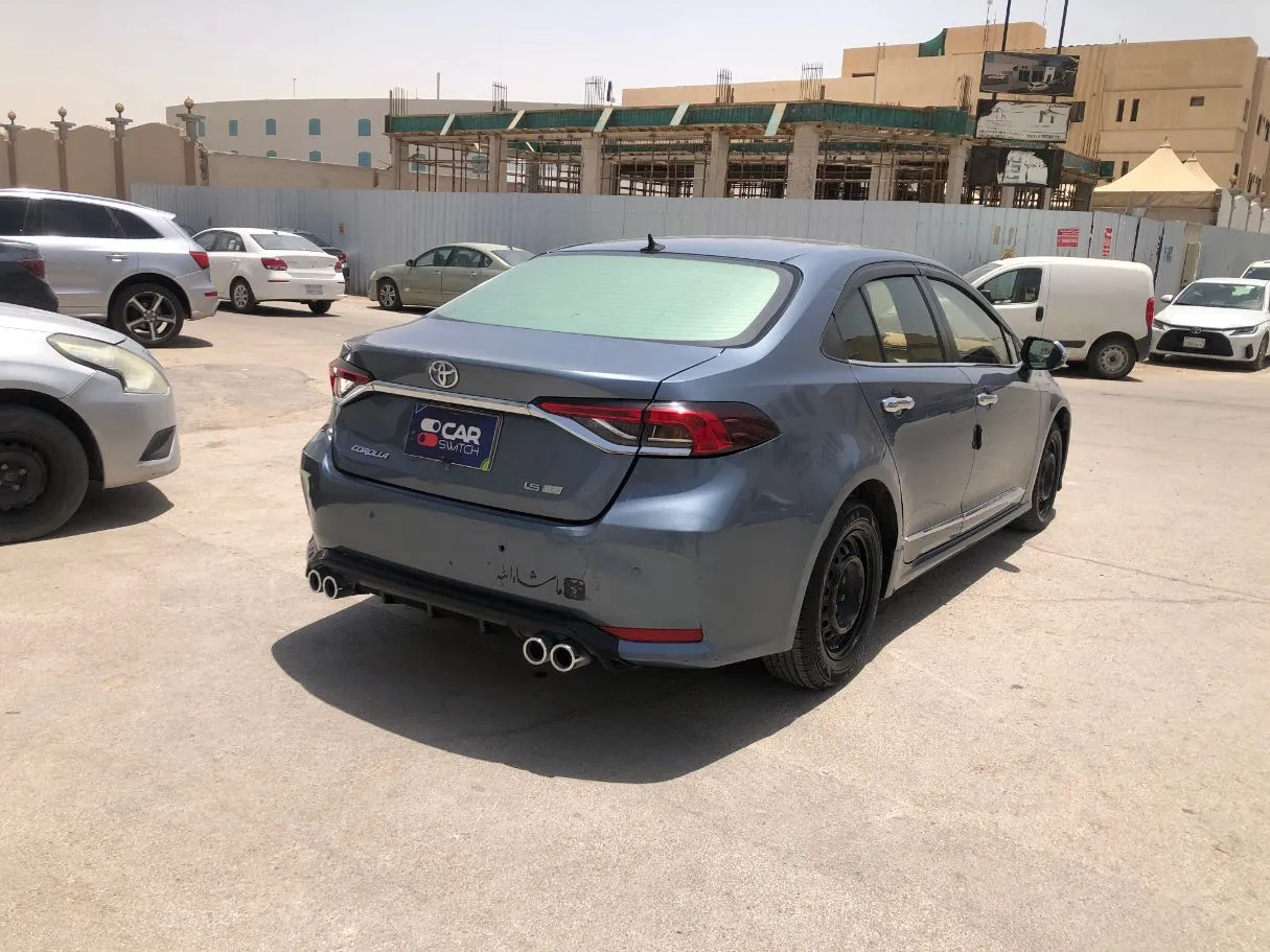 Car image 5