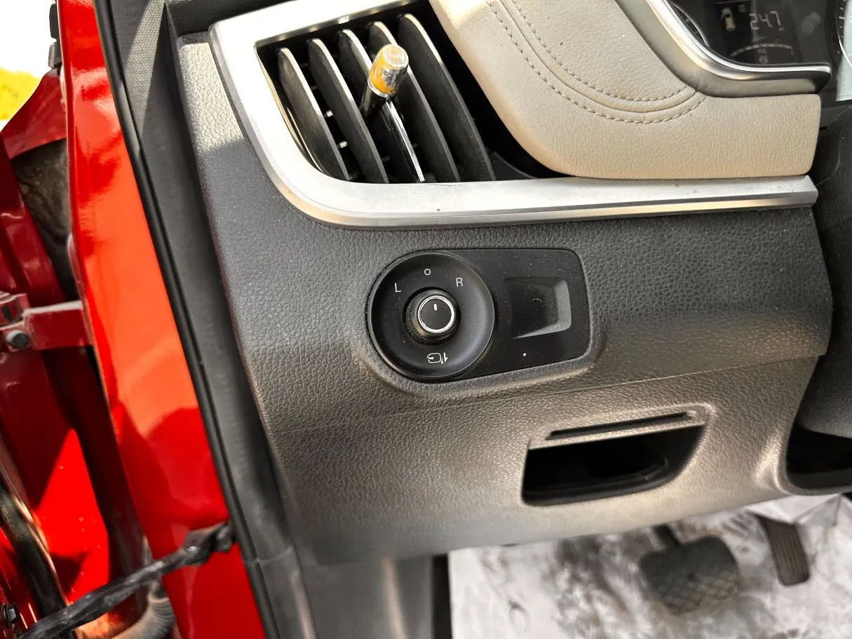 Car image 26