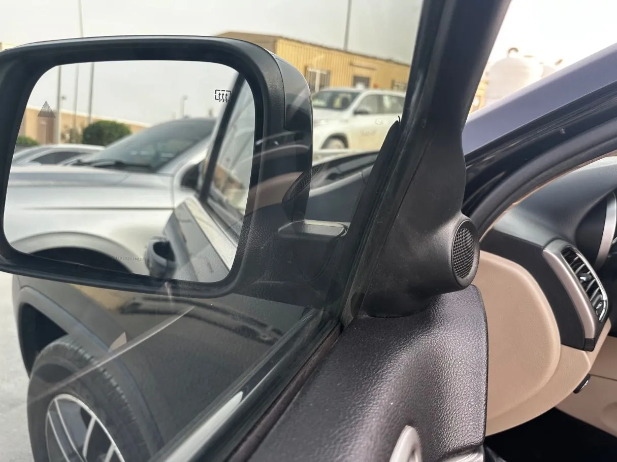 Car image 29