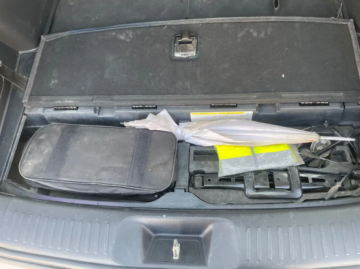 Car image 24