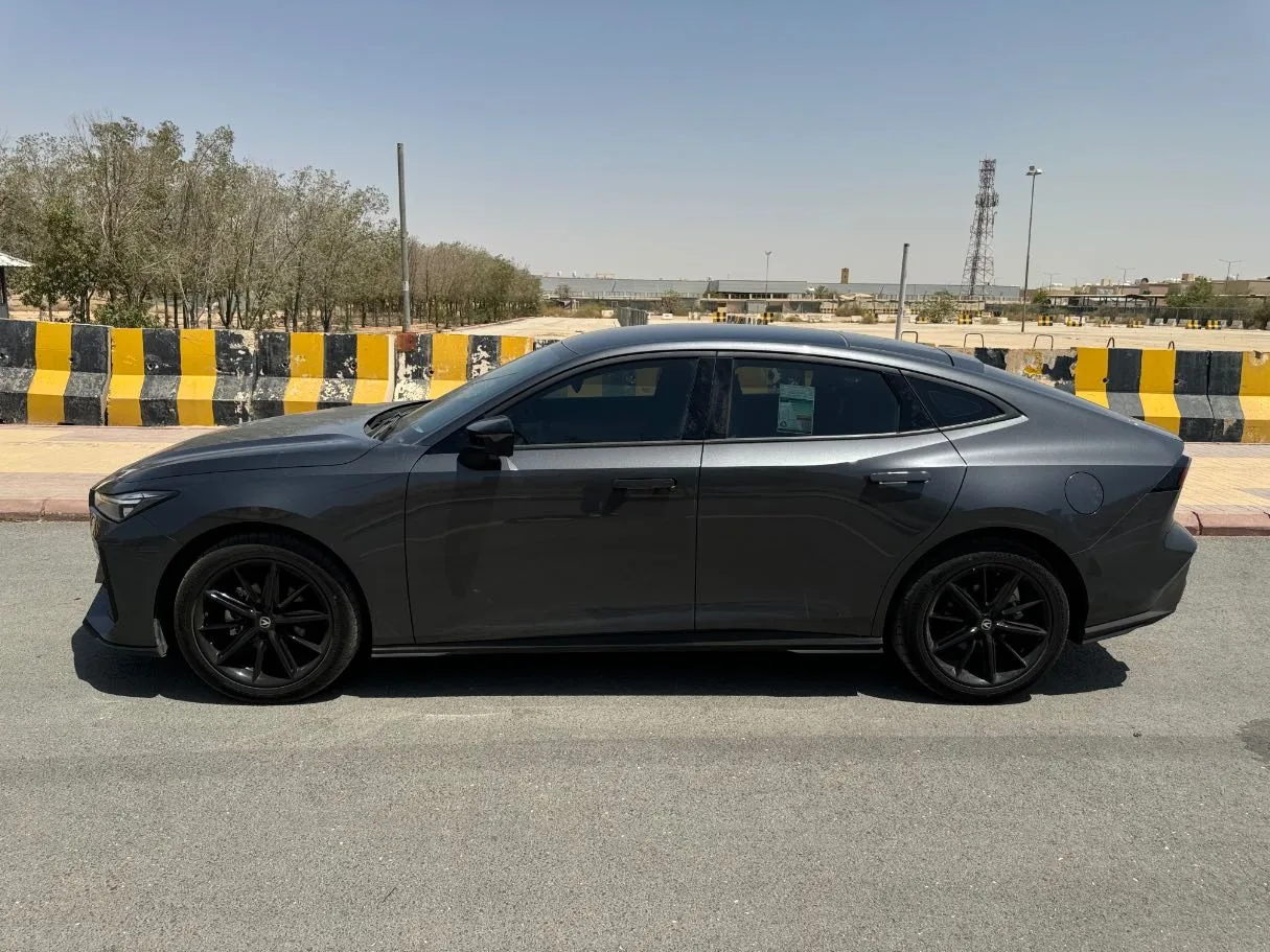 Car image 8