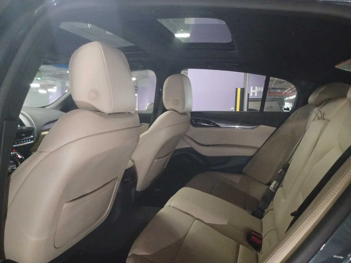 Car image 17