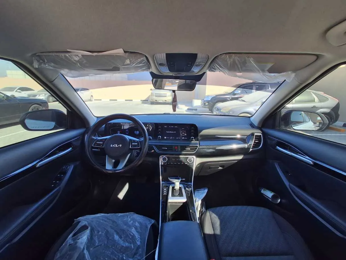 Car image 18
