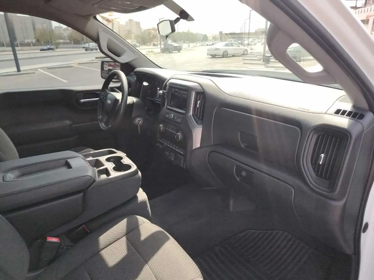 Car image 18