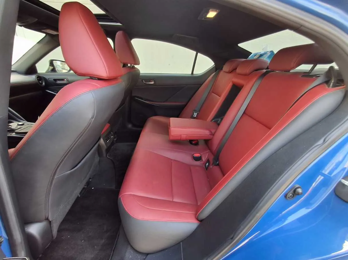 Car image 16